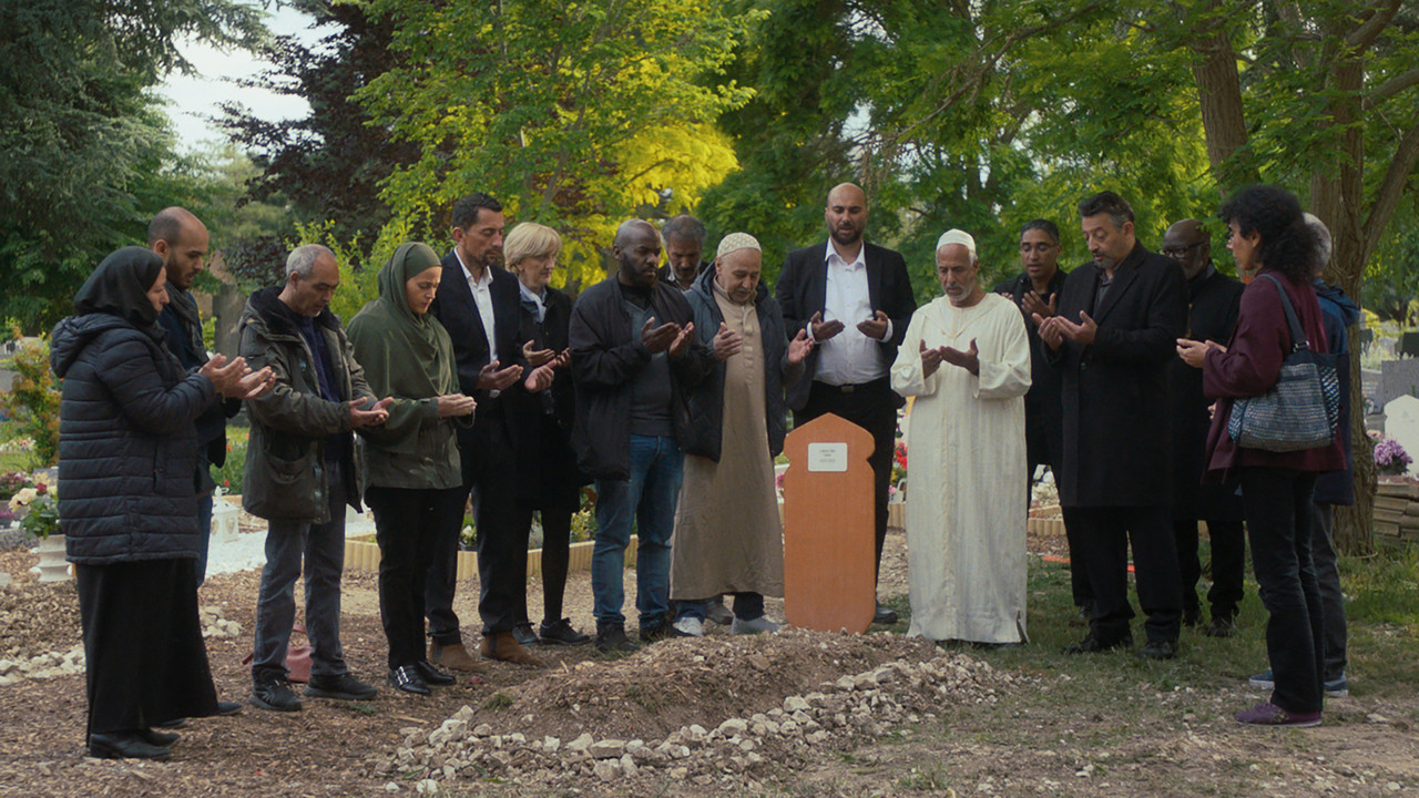 Sześć stóp nad ziemią